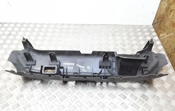Ford Courier Front bumper mounting bracket et7617e778ac