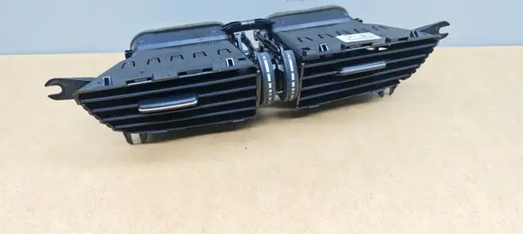 Mercedes-Benz C W204 Dash center air vent grill A2048306054