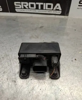 Mercedes-Benz E W211 Glow plug pre-heat relay 0285454032