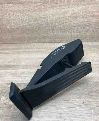 BMW 5 E39 Accelerator throttle pedal 6762480 25916010