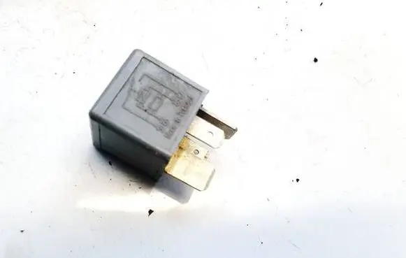 Volkswagen PASSAT B5.5 Other relay 8D0951253A 370