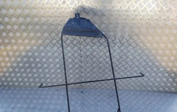 Opel Vivaro Spare wheel mounting bracket 