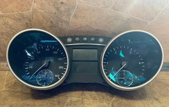 Mercedes-Benz ML W164 Speedometer (instrument cluster) A1649008000