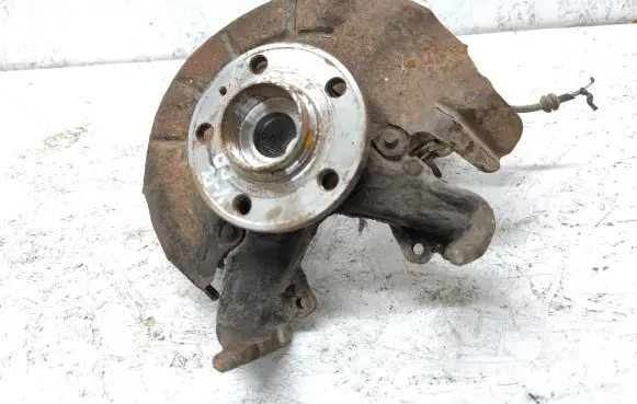 Volkswagen Polo IV 9N3 Front wheel hub