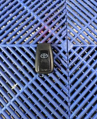 Toyota C-HR I Ignition key/card 