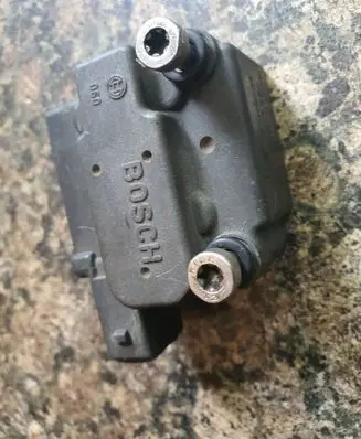 Audi 100 200 5000 C3 Fuel pressure regulator 2437020009