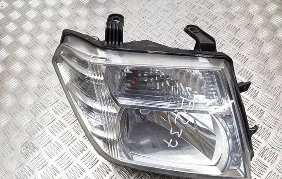 Nissan Navara D40 Headlight/headlamp 260105X00B