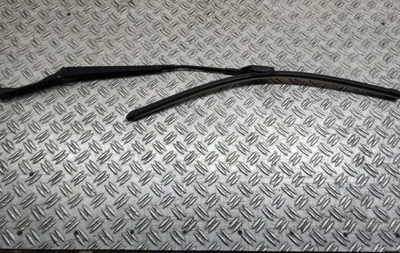 Opel Astra J Front wiper blade arm 13289890