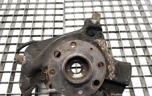 Opel Corsa E Front wheel hub spindle knuckle 