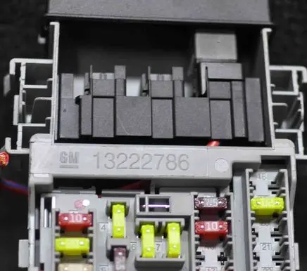 Opel Astra J Fuse box set 13222786