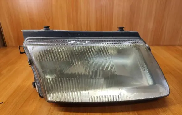 Volkswagen PASSAT B5 Headlight/headlamp 14742600