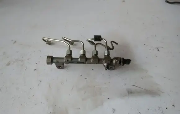 Opel Zafira C Fuel main line pipe 55576177