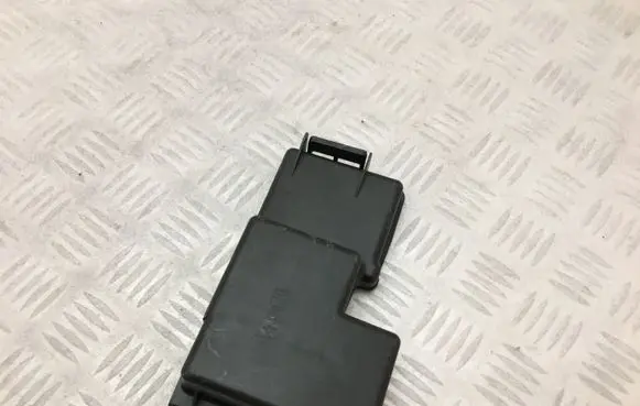 Volvo XC60 Fuse box cover 31676133