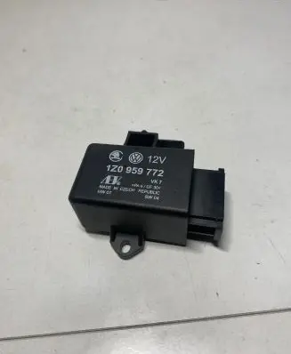 Skoda Octavia Mk2 (1Z) Seat heating relay 1Z0959772