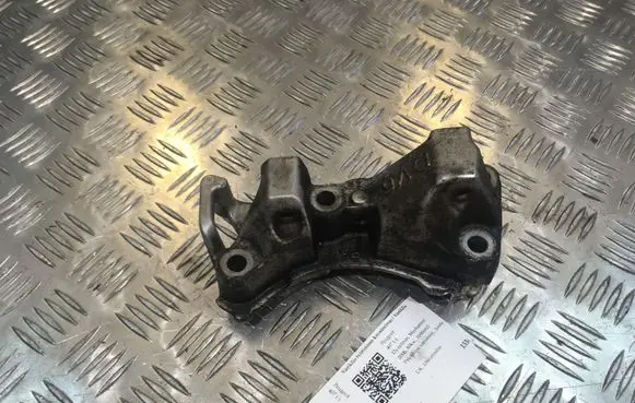 Peugeot 407 Engine mounting bracket 9681861680
