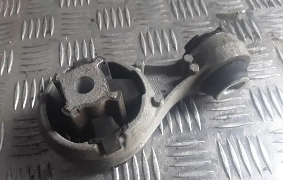 Nissan Qashqai Engine mount bracket 11350JD000