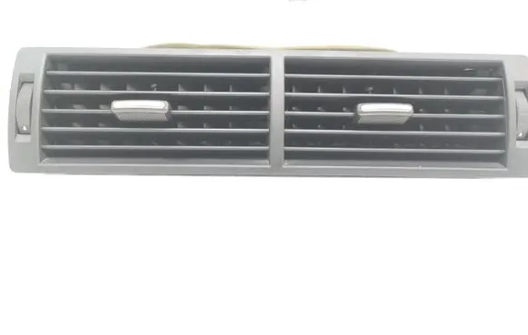 Volkswagen Golf V Dash center air vent grill 8E0820951