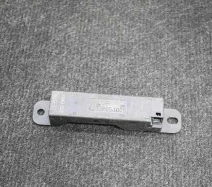 Mercedes-Benz C W205 Keyless system antenna 33505201 A2059053005