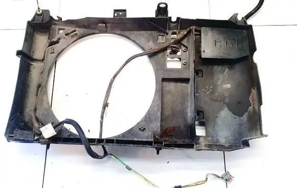 Citroen Xsara Picasso Radiator cooling fan shroud 