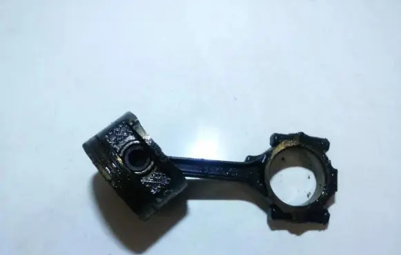 Chrysler Voyager Piston with connecting rod 4654355D