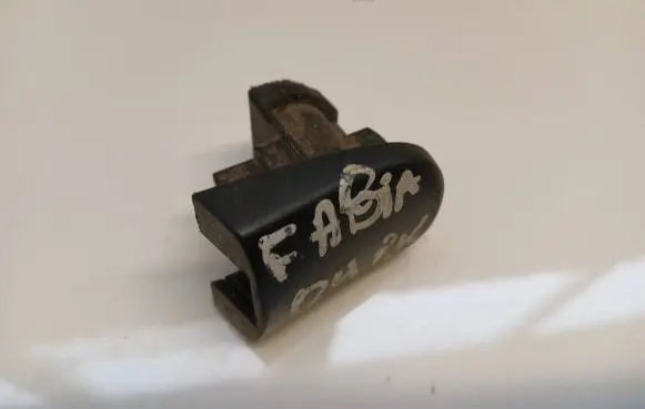 Skoda Fabia Mk1 (6Y) Front door handle cover 6Y0839167 C703