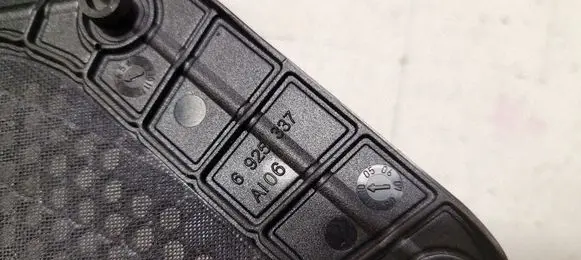 BMW 3 E90 E91 Subwoofer grill/trim 6925337
