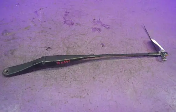 Opel Astra H Front wiper blade arm 13111220LH
