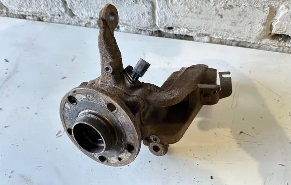 Skoda Octavia Mk2 (1Z) Front wheel hub spindle knuckle