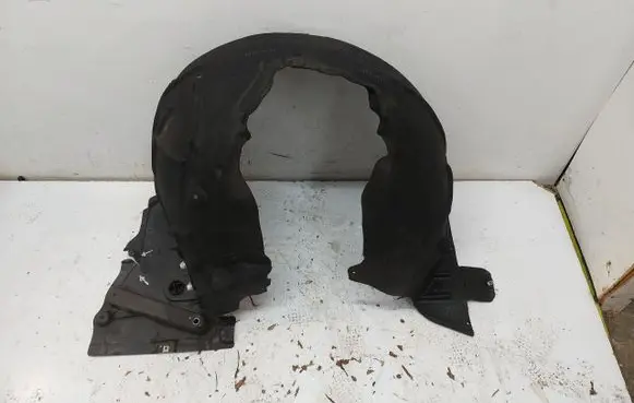 Front wheel arch liner splash guards