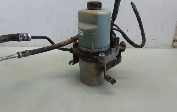 Ford Focus C-MAX Power steering pump 4M513K514BF 2040086011096
