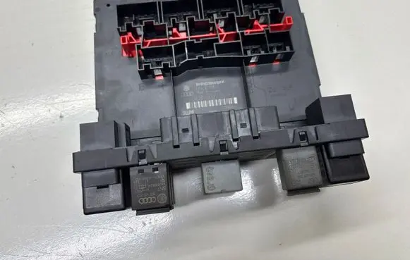 Skoda Octavia Mk2 (1Z) Comfort/convenience module 3C8937049E