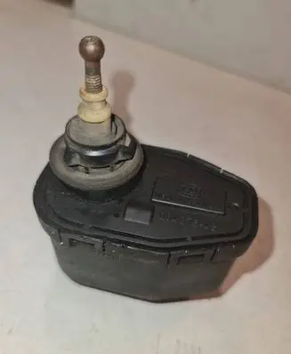 Audi 100 S4 C4 Headlight level adjustment motor 00437545