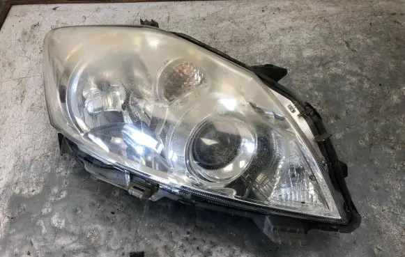 Toyota Auris 150 Headlight/headlamp 81110-02A40