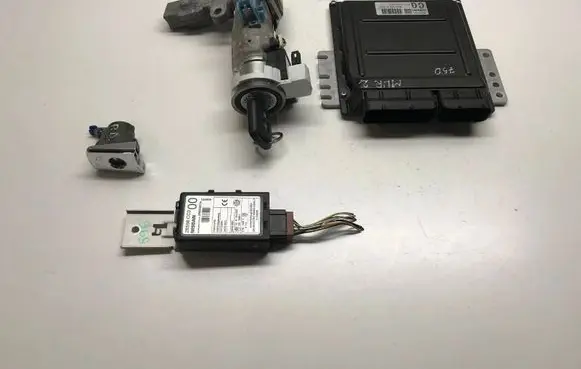 Nissan Murano Z50 Engine ECU kit and lock set MEC63-750 B15602 28590C9902