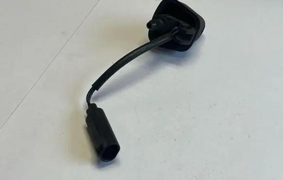 BMW 3 E90 E91 Windshield washer spray nozzle 8365385