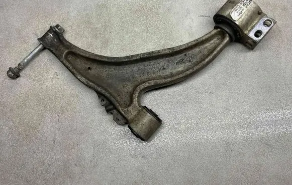 Opel Insignia A Front lower control arm/wishbone 13444541