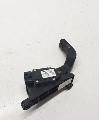 KIA Sportage Accelerator throttle pedal 327002B100 327272S000