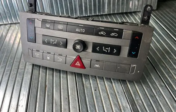 Citroen C5 Climate control unit 96573328 FN1P18C612