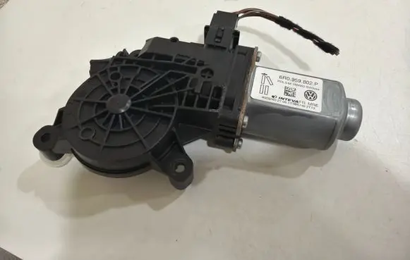 Skoda Fabia Mk2 (5J) Front door window regulator motor 6R0959802P