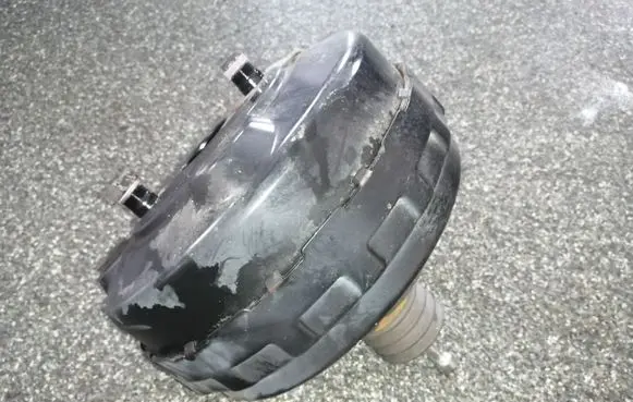 Opel Astra J Brake booster 13338057