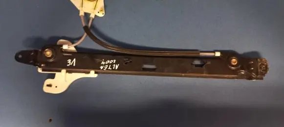 Seat Altea Sliding door window regulator with motor 5P0839401