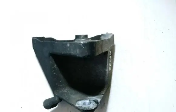 Opel Insignia A Engine mounting bracket