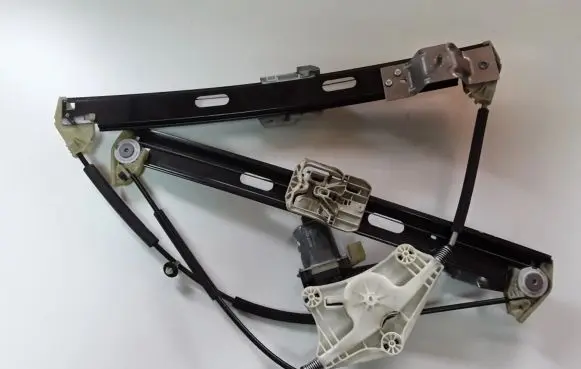 Seat Leon (5F) Front door window regulator with motor 0130822717