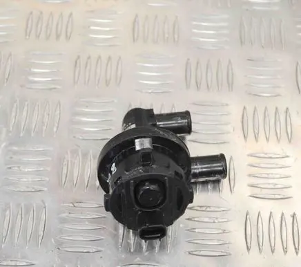 Toyota RAV 4 (XA40) Electric auxiliary coolant/water pump 0641001301