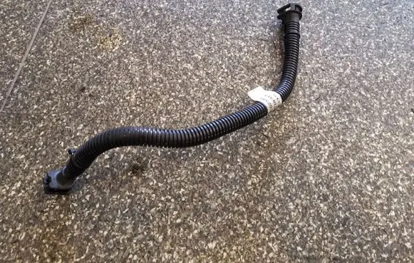 Dodge Durango Air intake hose/pipe 04720025AE