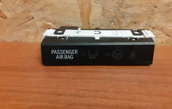 Toyota Prius (XW30) Passenger airbag on/off switch 8315047030 919