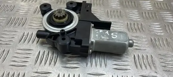 Volvo V70 Front door window regulator motor 970713101