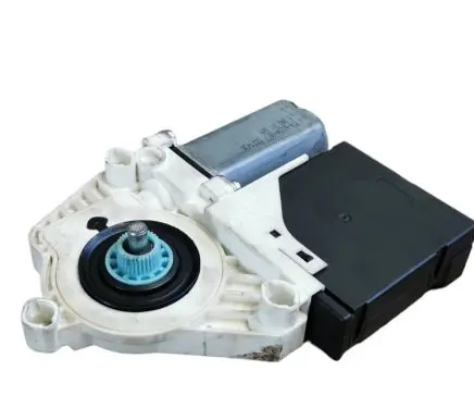 Volkswagen PASSAT B7 Front door window regulator motor 3C0959792C 5P0837401AJ 700H9090S