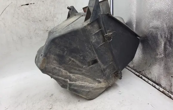 Audi A6 S6 C4 4A Air filter box 