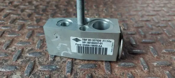 Ford Kuga II Air conditioning (A/C) expansion valve DV6N19849AA